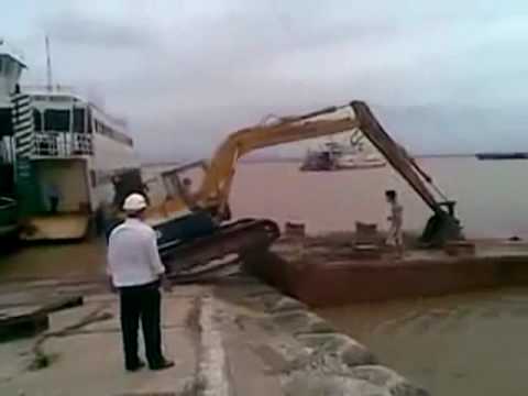 Amazing excavator driver in Viet Nam