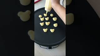 11 Flip Mickey Mouse Pancakes