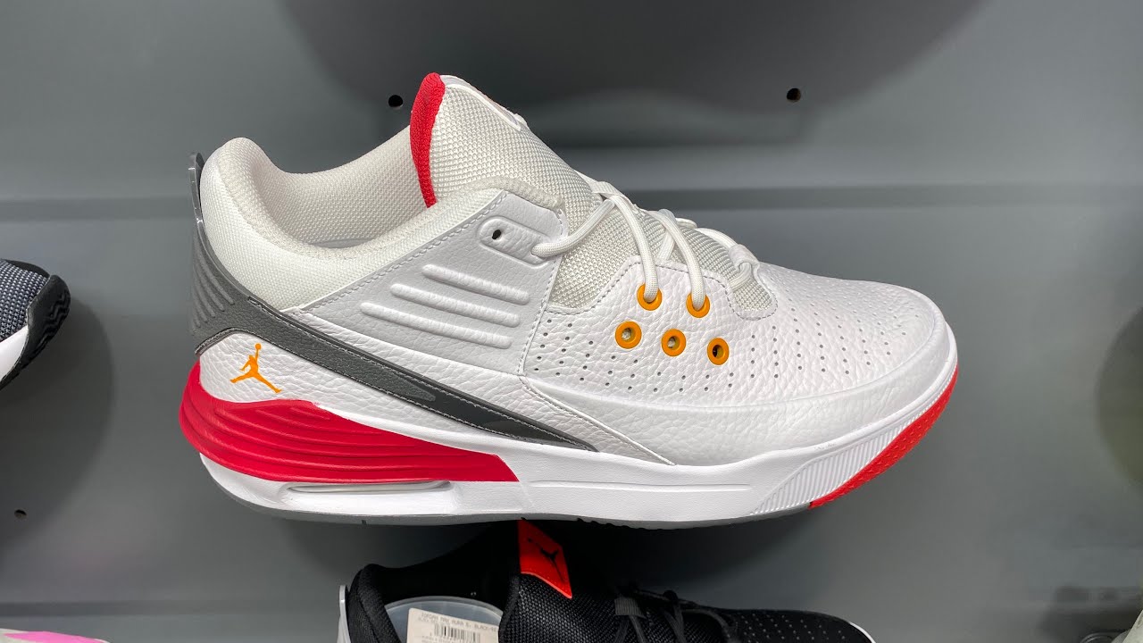 Jordan Max Aura 5 (White/Cardinal Red/Light Graphite/Vivid Orange