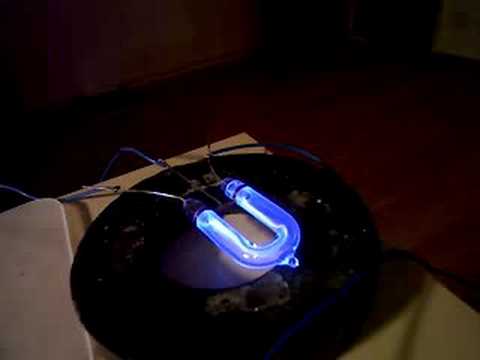 Flash lamp with flyback trigger