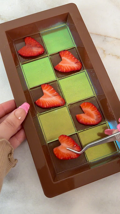 Dubai chocolate Marzipan 💛🍫 #asmr #asmrsounds #chocolate #cooking #trending