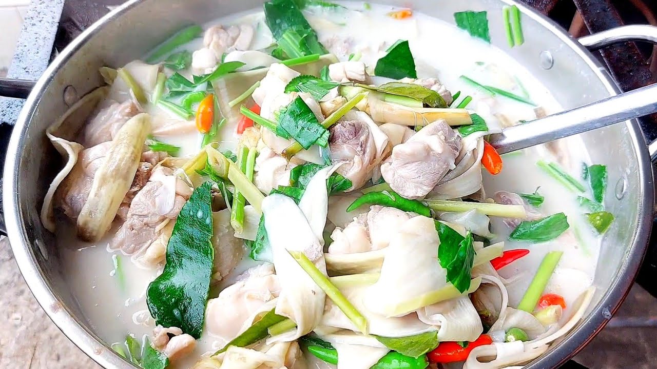 หัวปลีต้มข่าไก่ ทำวิธีนี้หัวปลีจะขาวสวยไม่ดำ น้ำขาวขุ่นเข้มข้น หัวปลีหนึบๆกรุบๆ อร่อยมากจริงๆ