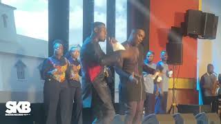 Joe Mettle &amp; Kweku Teye Performs “Me Dan Wo” First Time Together Live at Praise Reloaded Kumasi