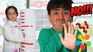 청소하기 싫어하는 양배추가 꾀병을?! 이럴 땐 왕주사가 약!! 꾸비의 왕주사 병원놀이!! Giant Syringe Hospital Play