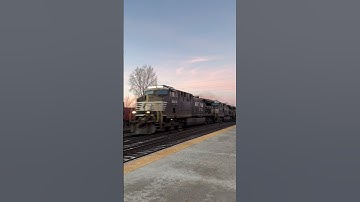 NS dash 9 trails on an Eastbound intermodal
