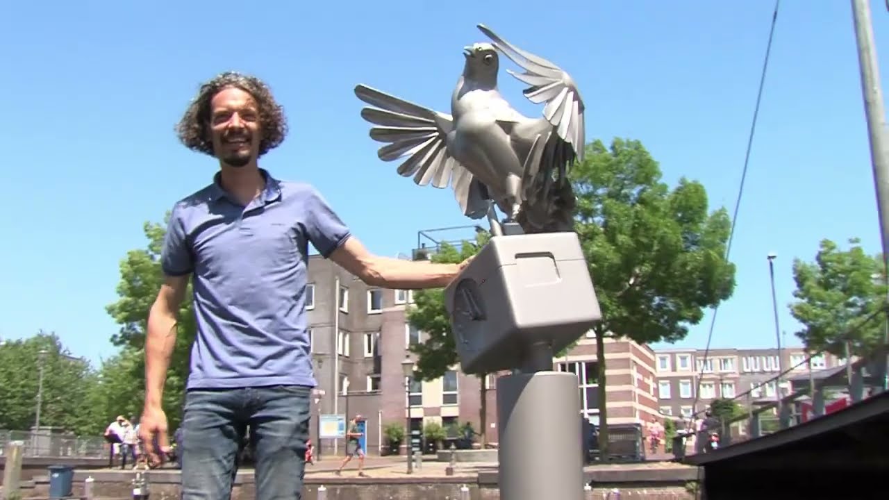 Duif onthulling in Amersfoortse haven