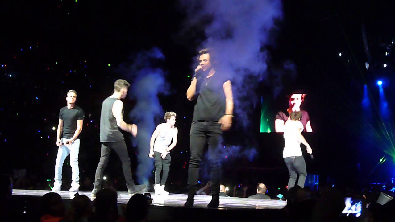 One Direction - One Way Or Another/Teenage Kicks (Live in Sydney, 06/10/13)