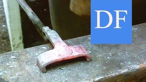 Blacksmithing for beginners -  Forging blacksmith tongs  4