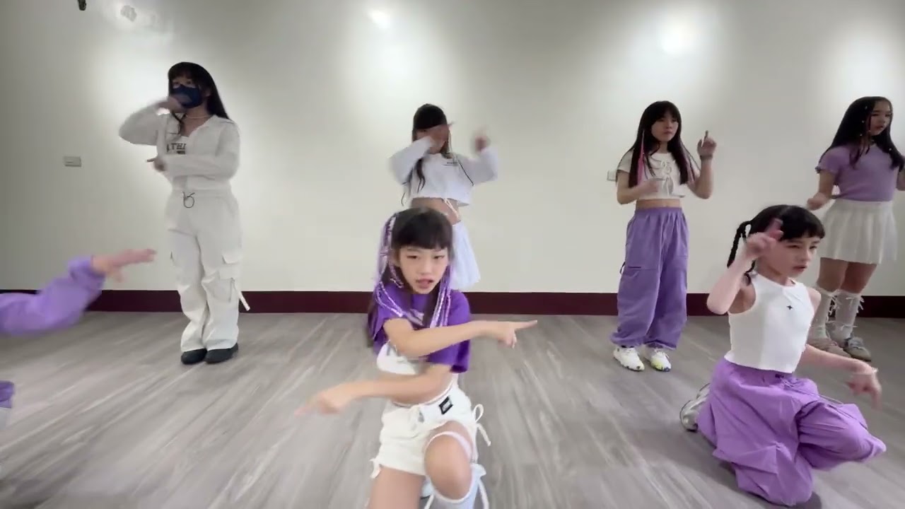 一彤舞蹈 - 兒童KPOP - IZ*ONE -‘Secret Story of the swan’