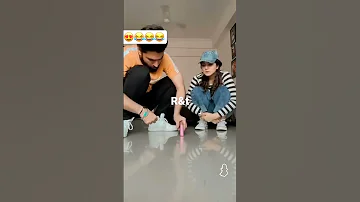 حبيبي قرب لي خدك وخذ هالبوسه هديه 