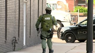 Man barricaded inside home in Ecorse