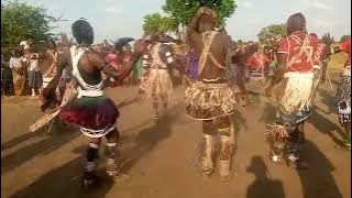 tizama papaa makolokolo akiimba amelewa daa nibalaaaa!