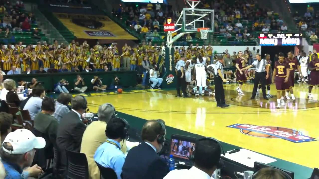 Baylor's LaceDarius Dunn Falls Hard