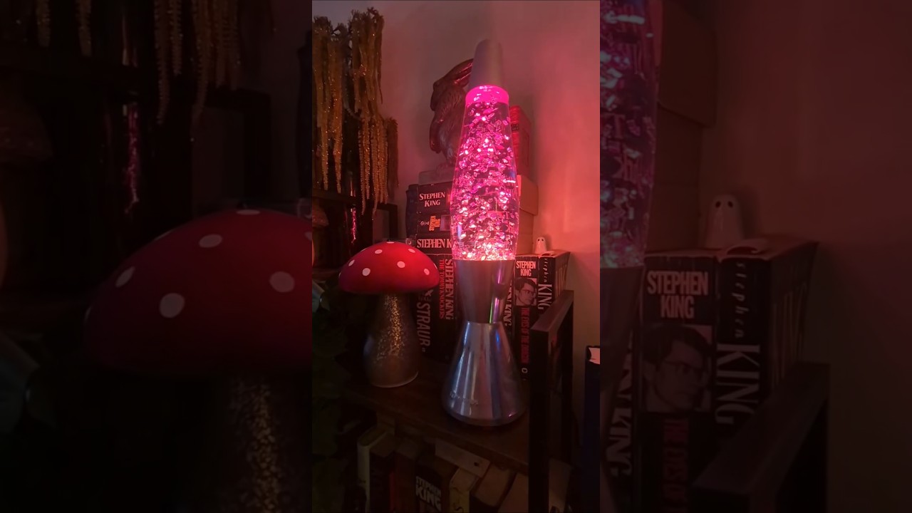Go with the flow #lavalamp #glitterlamp #retro #hippy #fleetwoodmac #groovy #relax #70s #stevienicks