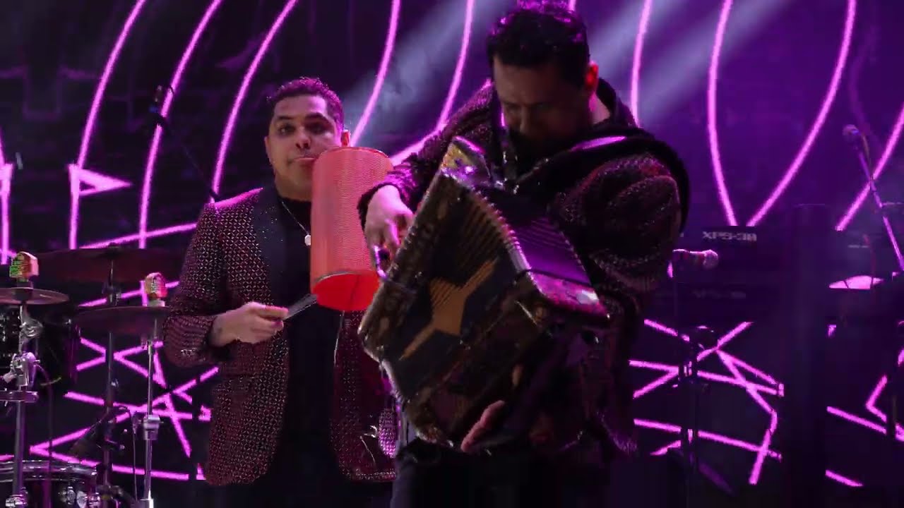 Siete días, Vendedora de caricias, Flor pálida (En Vivo) · Bertín y Su Condesa