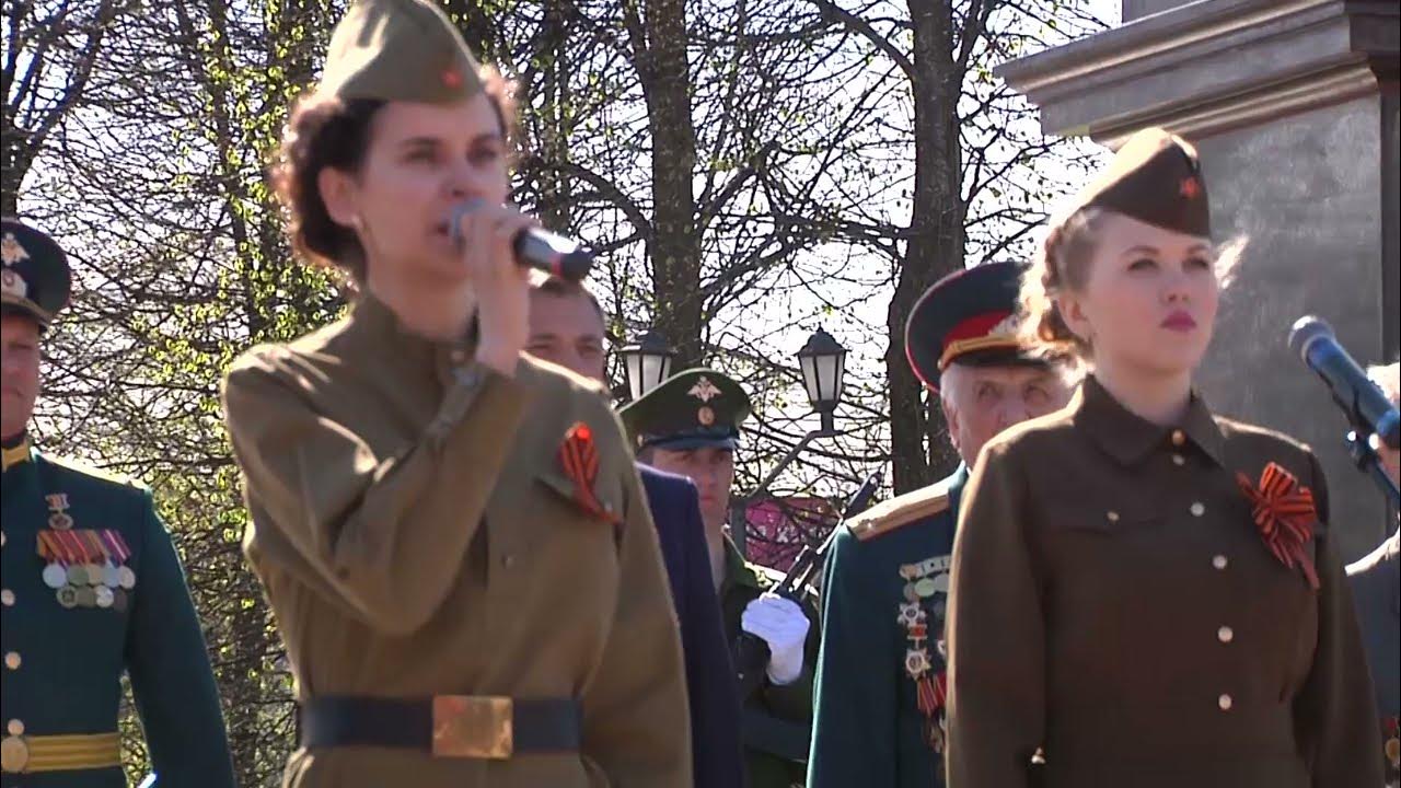 Верните память вернитесь. Помянем братья тех кто мир собой закрыл.