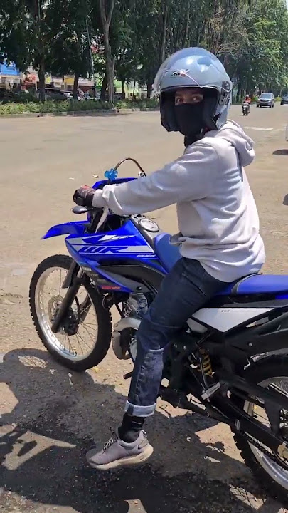 Orang Pendek Nyobain Yamaha WR155