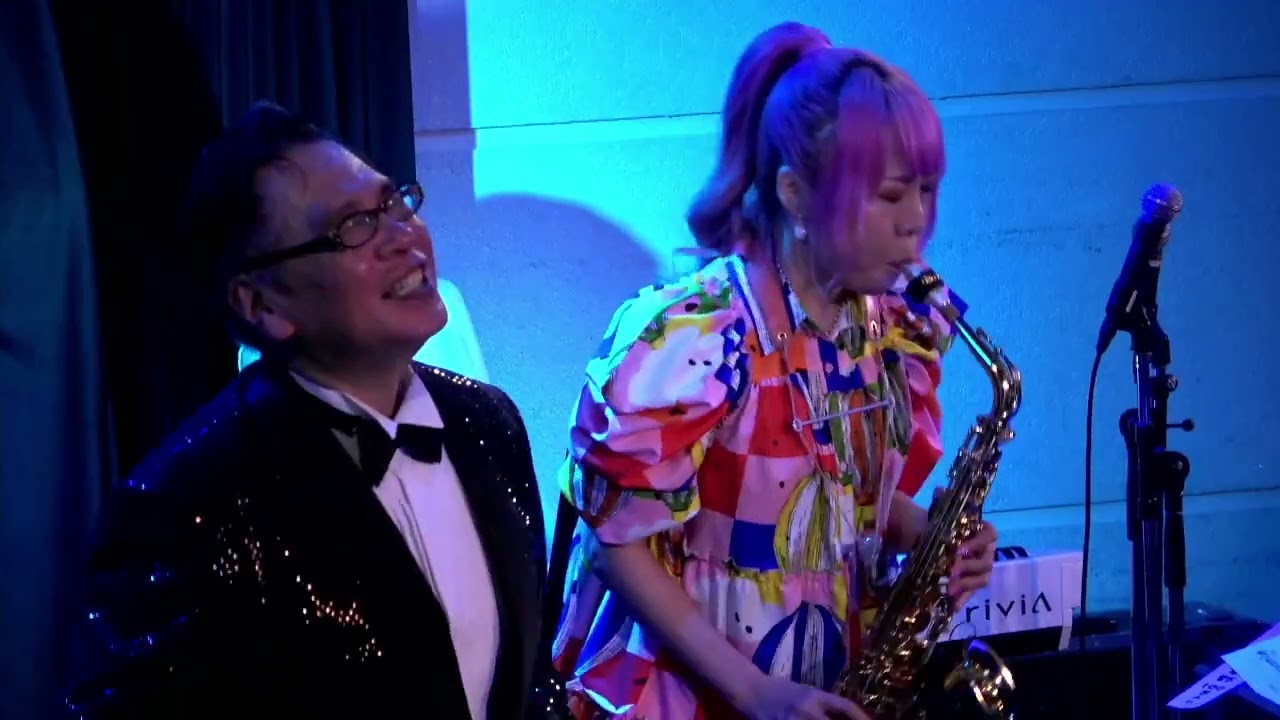 上を向いて歩こう（うた：中西保志、sax：ユッコミラー） - YouTube
