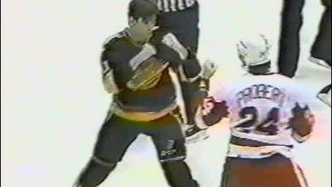 Craig Coxe vs Bob Probert Nov 19, 1987