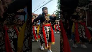 Jarane jan thil-thil tenan, Jathilan. Bentuk dukungan rakyat akar rumput melawan penindasan.