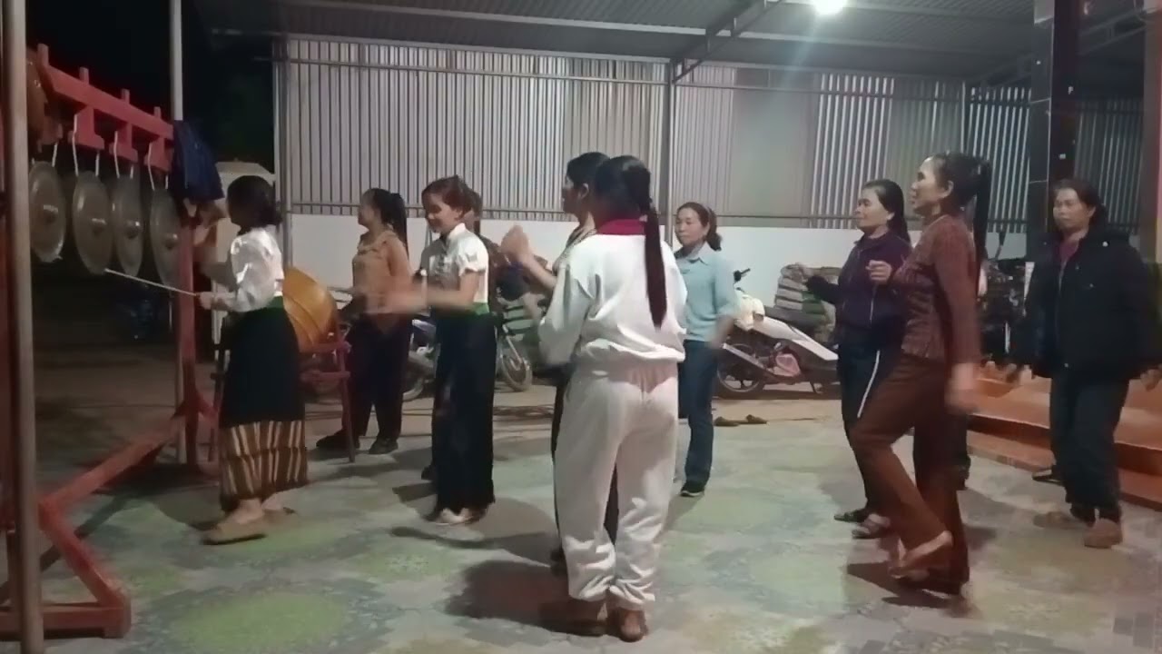 Đánh cồng chiêng 