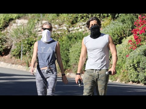 Video: Wie Gwyneth Paltrow Und Brad Falchuck Ihre Ferien In Italien Verbringen: Fotos