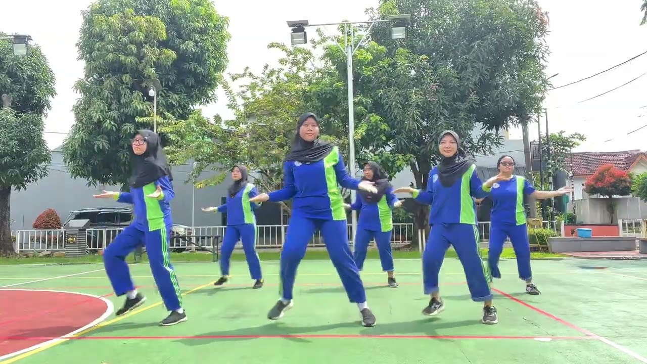 Senam Kreasi All Night - IVE