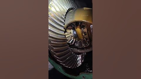 CLEVE HALL REAR DIFFERENTIAL PLAY IN THE SPIDER GEARS AT AXLE CONECTION