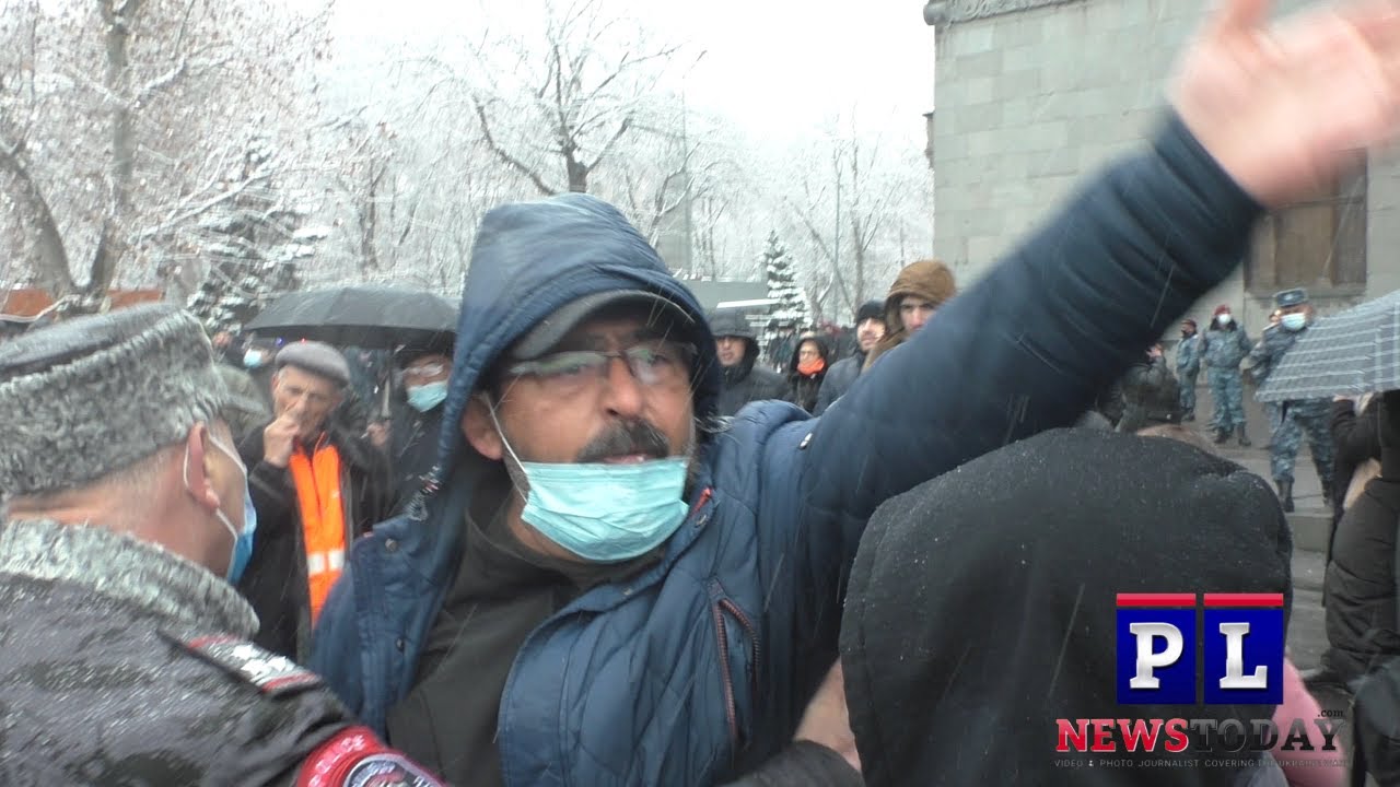 ⁣Armenia: Opposition Leaders Get Opposed At Protest By Angry Father