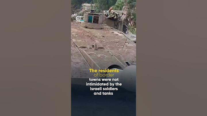 Lebanese southerners make fun of Israeli soldiers