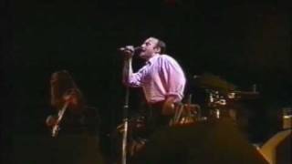 Video thumbnail of "Phil Collins - Heat on the street (live)"