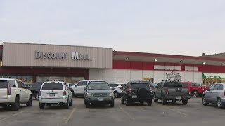 Little Village Discount Mall vendors moving to new location in Gage Park
