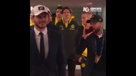 NEYMAR CHEGANDO PRO JOGO CONTRA O BORUSSIA DANÇANDO VEJA !