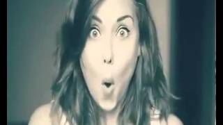 Mimikleriyle Insanı Kendine Aşık Eden Kız