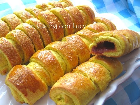 Pasta brioche,facsimile flauti con la marmellata fatta in casa.