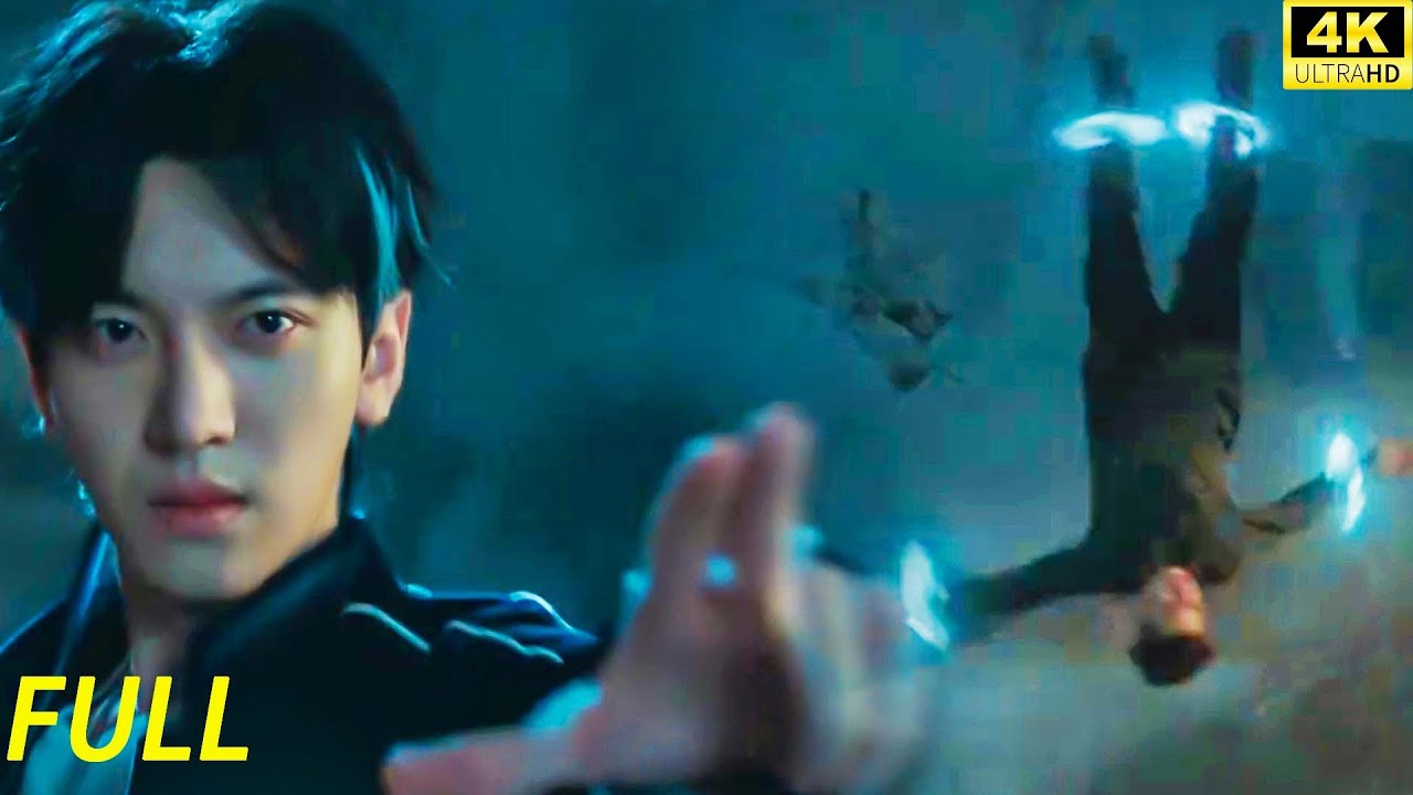 【2026爆燃動作片】惡霸當街挑釁老實小夥，怎料下一秒小夥直接隔空將他倒立，狠狠釘在牆上！