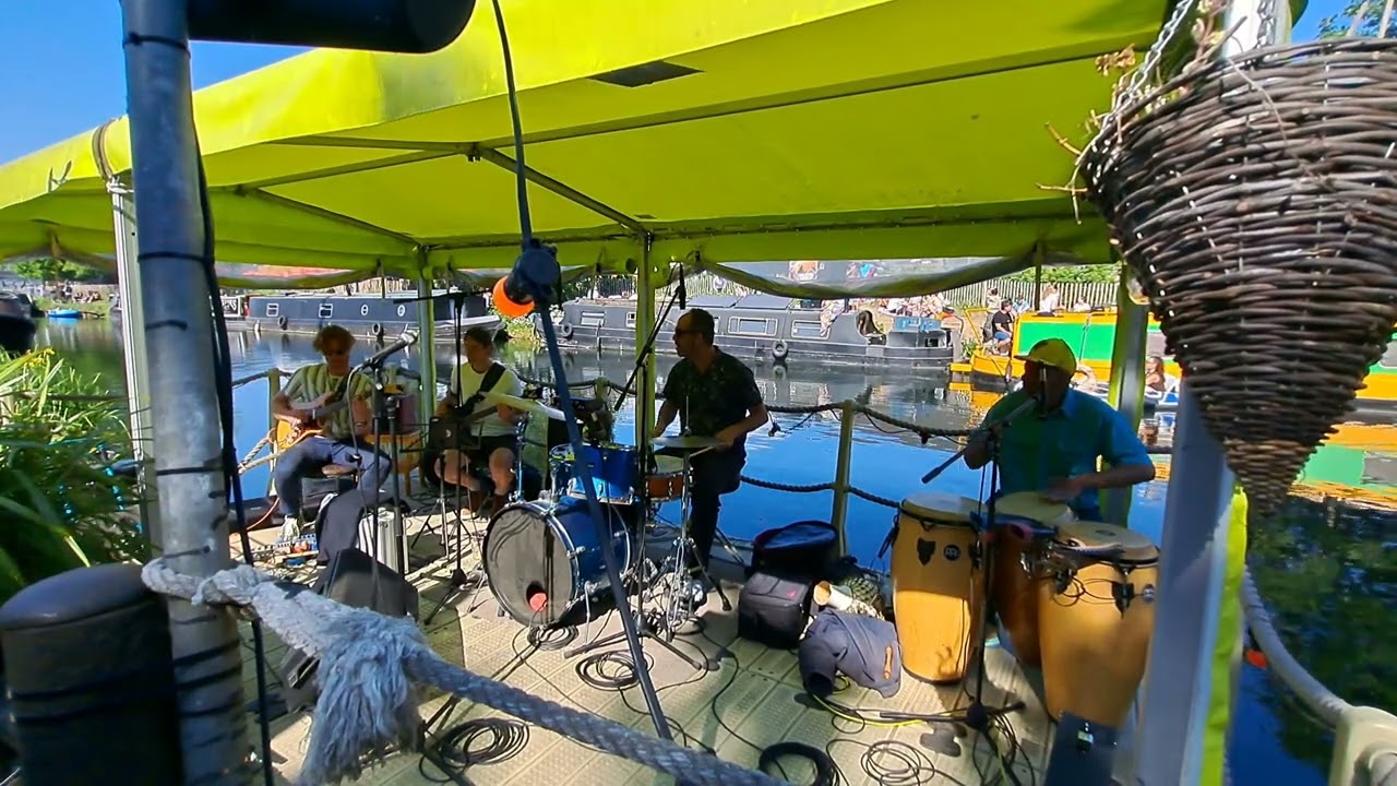 Hackney Grow embankment Sunday afternoon 2025.05.11 V