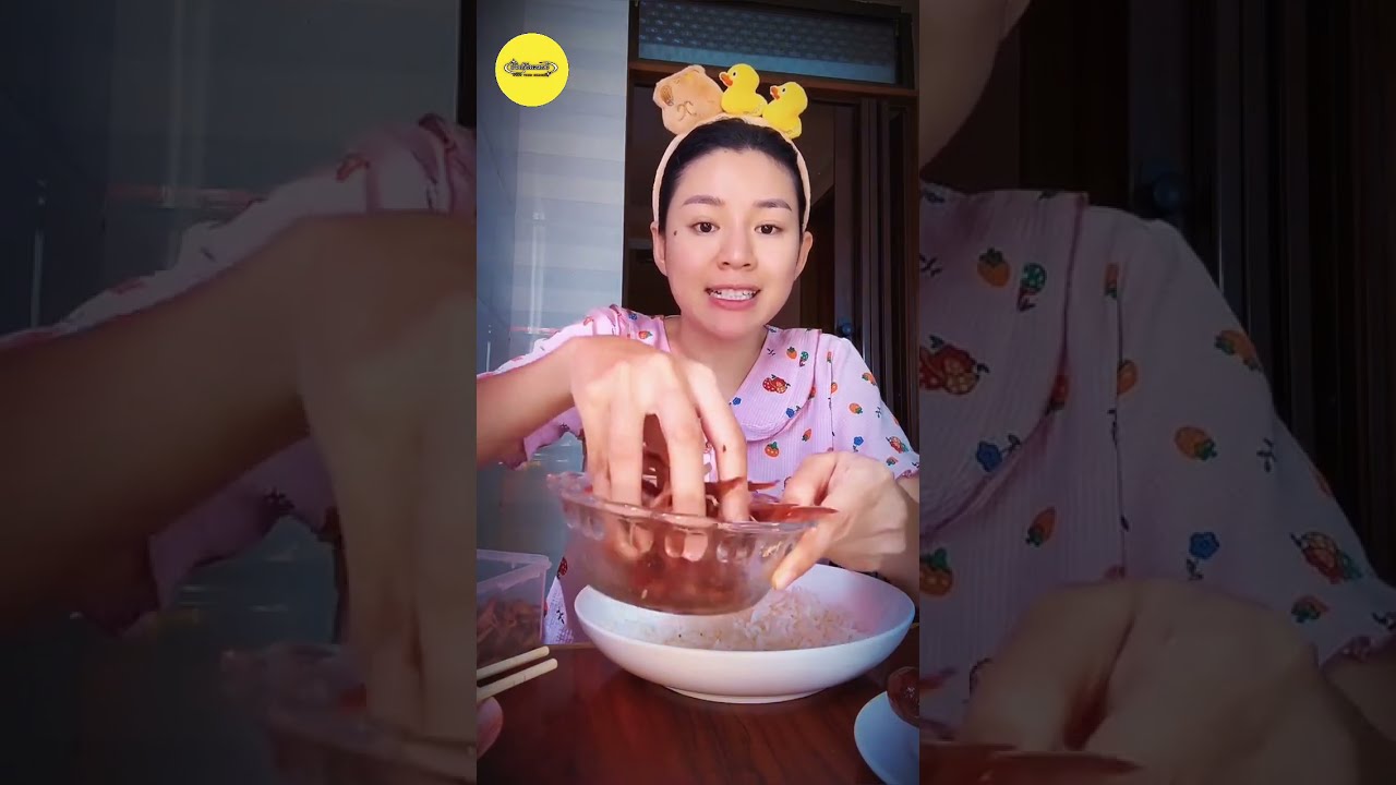 ဇတ်ကားကြည့်ပြိးလို့ ထမင်းထစားတဲ့ ခြူးလေး💜