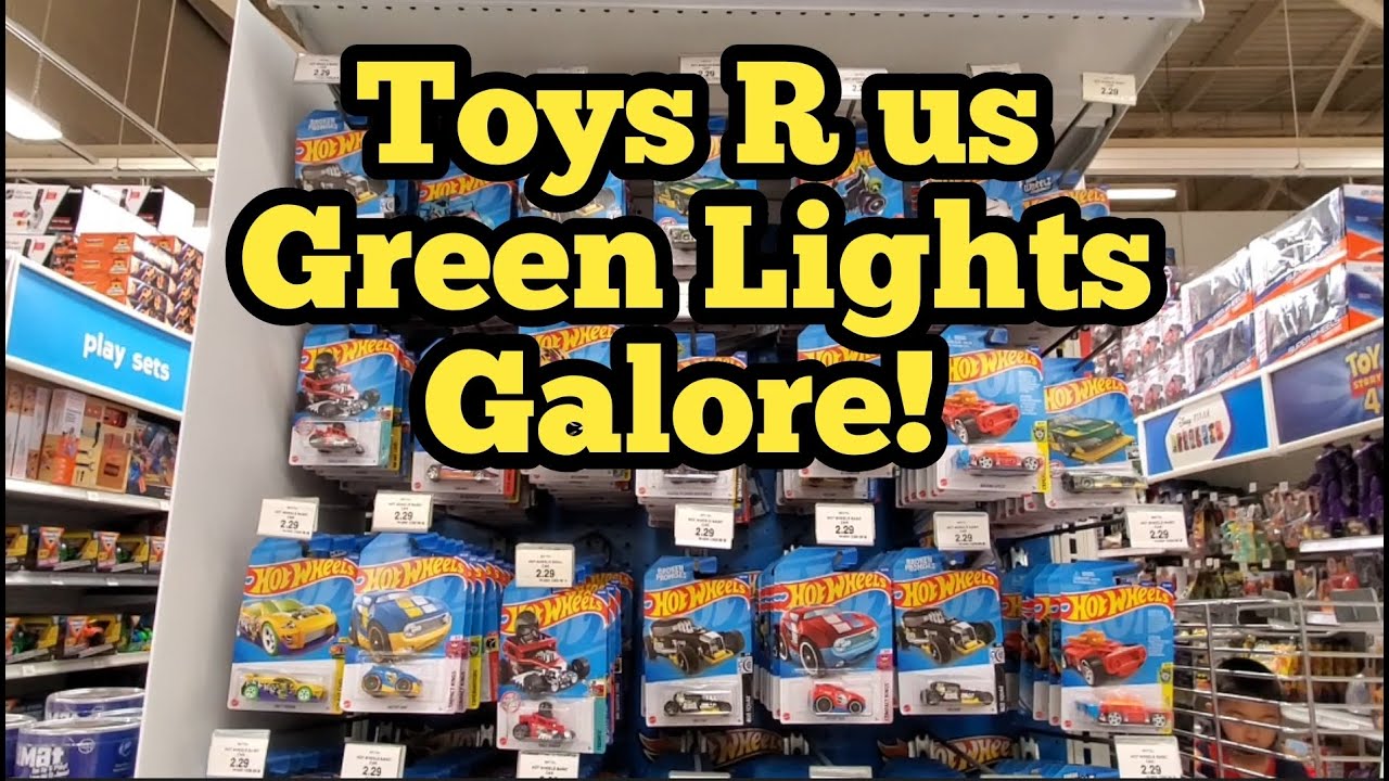 Toys R us Hot Wheels Hunt,Lots of New Green Lights! YouTube