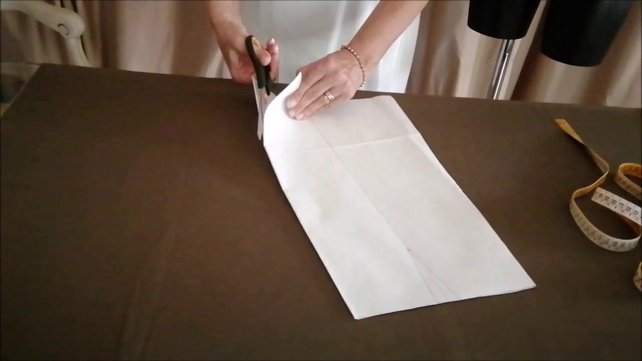 Tutorial: Come tagliare una gonna SVASATA// how to cut a A-LINE skirt   [I consigli di Chiara]