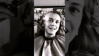 Indian lady headshave by roadside barbershop  Girl headshave at gents barbershop  Headshave ✂️✂️