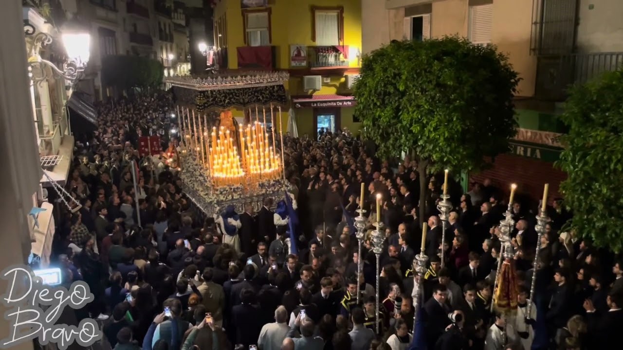 La Virgen de Montserrat en la calle Arfe. Viernes Santo. Semana Santa de Sevilla 2025