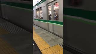 東京メトロ千代田線到着