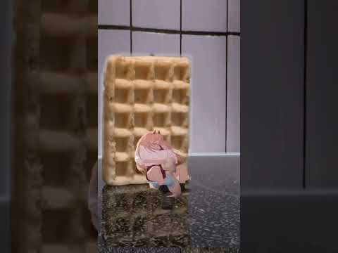 Видео: Traumatizing Chainsaw Man Cosplayers Waffled meme Bread falling