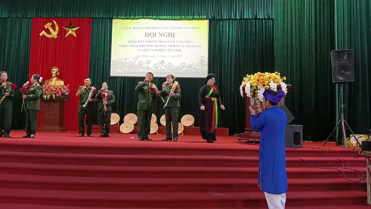 Quân đội nhân dân xã Đại Đồng hát cho A nghe 