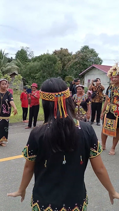 PERNIKAHAN ADAT SUKU DAYAK PUNAN