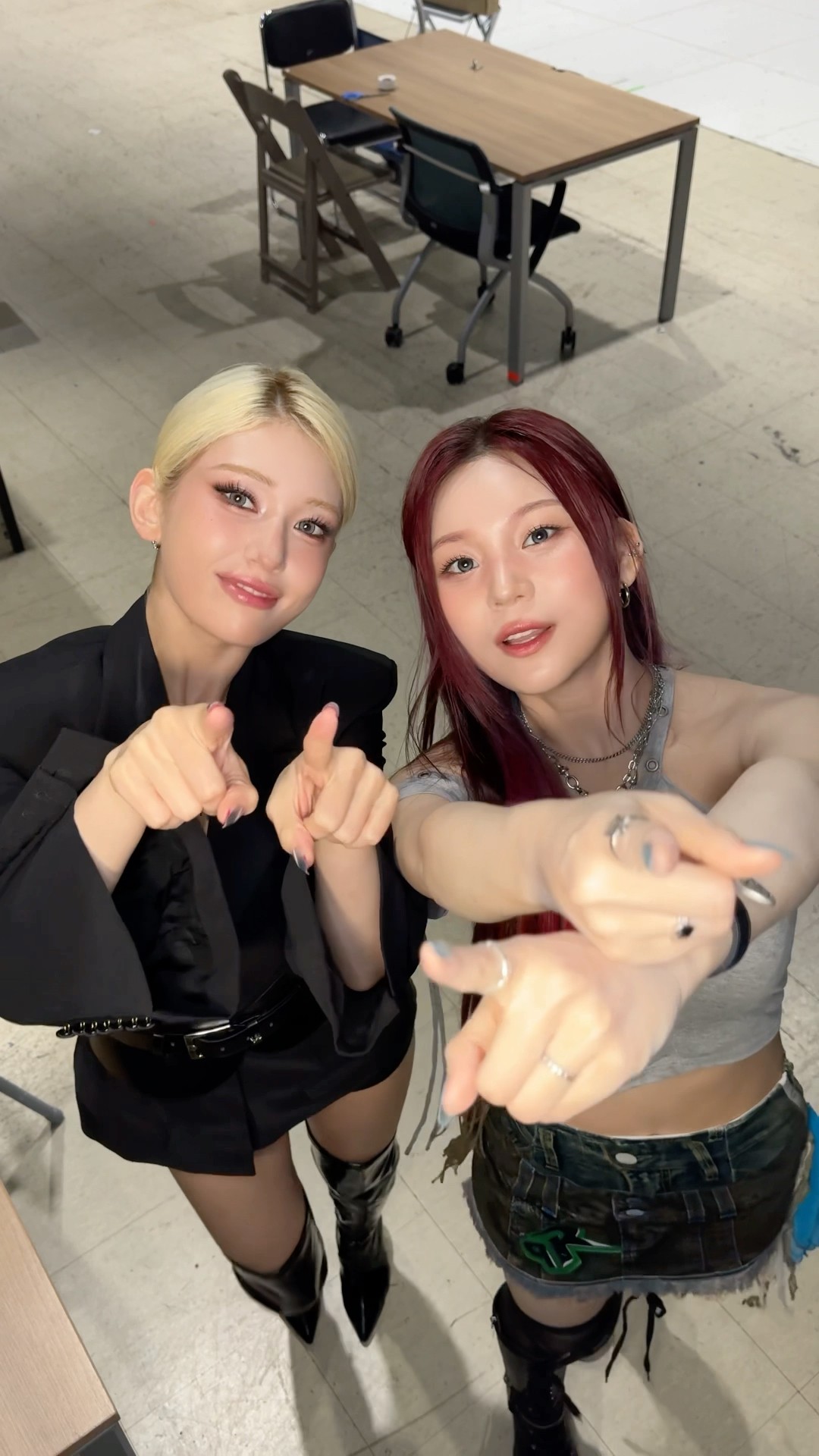 VIVIZ オムジ VIVIZオムジ、ブラトップ＆ホットパンツ姿にファン注目！