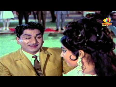 Aadarsa Kutumbam [1969]