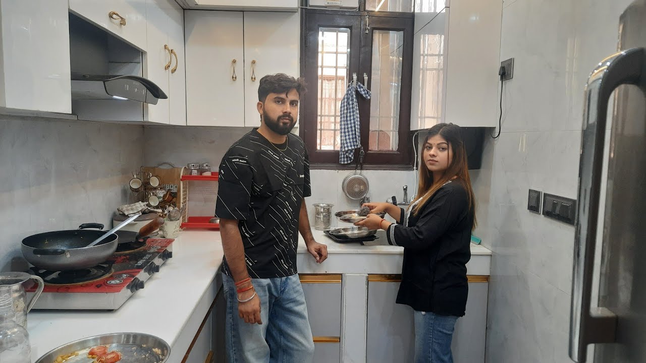 Sana ne somesh ne banaya sabhi ke liye khana@SomeshBrijwasi