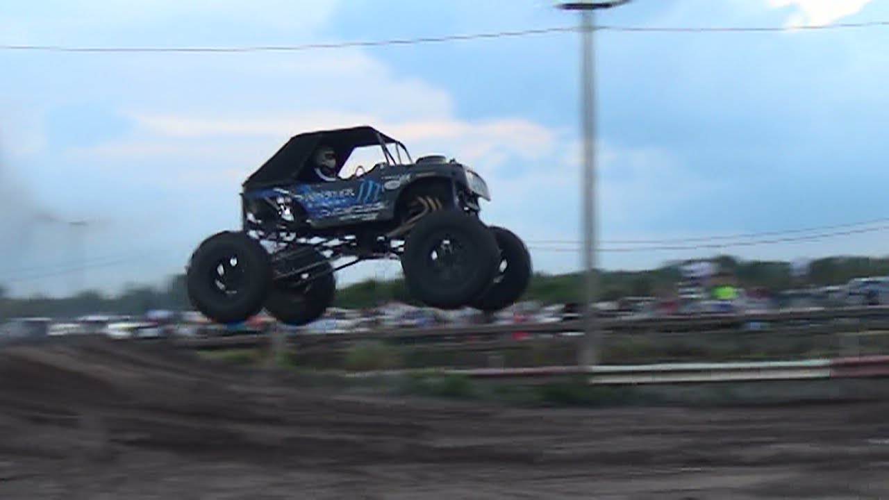 SWEAT THIS MEGA TRUCK...RACES @ Bithlo Mud Bog - YouTube